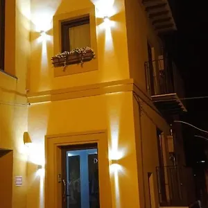 Donjon Centro Storico Couette-café Castelbuono (Sicily)